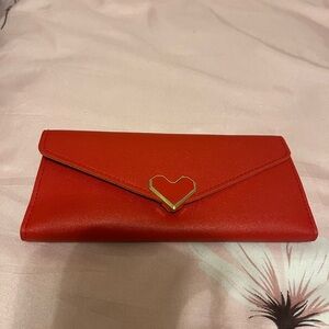 Red Heart Clasp Women's Clutch